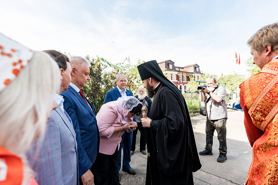 Божественная литургия во Введенском Владычнем монастыре города Серпухова